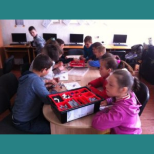 Orele de educație tehnologică în clasa a IV-a, modulul Robotica!